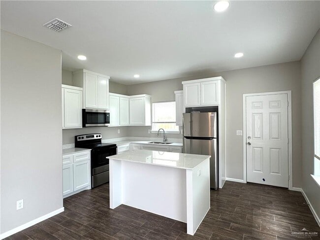 Building Photo - 1612 Canelo Dr