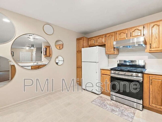 Building Photo - 2132 Bristol Dr