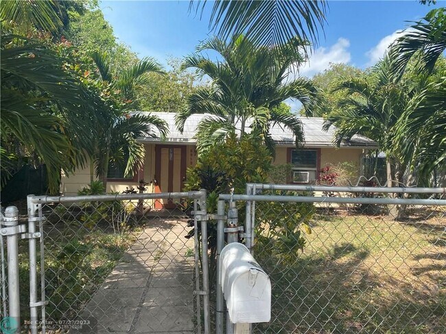Foto del edificio - 3913 SW 13th Ct