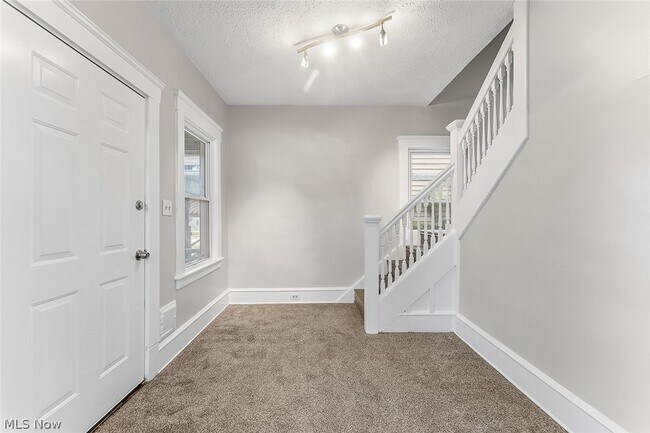 Building Photo - 1349 E 115th St