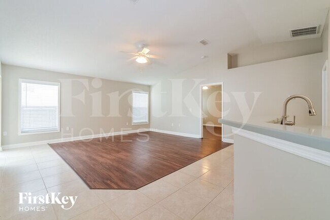 Foto del edificio - 15430 Greater Groves Blvd