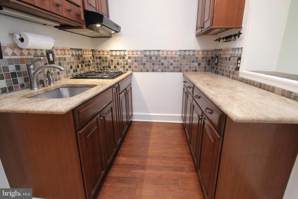 Primary Photo - 1323 Rodman St