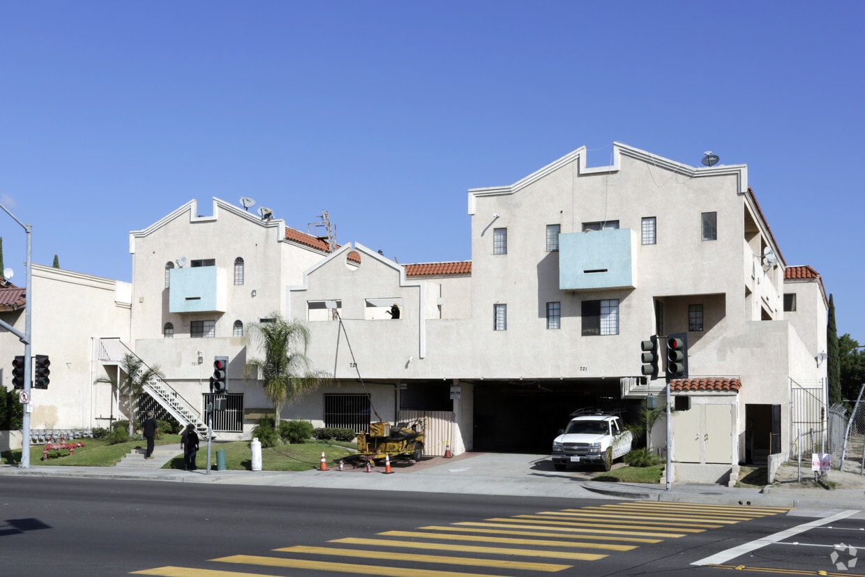 Building Photo - 721 W La Palma Ave