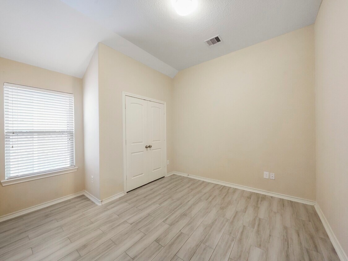 Foto del edificio - 1519 Spencer Glen Ln