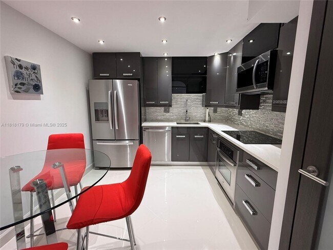 Foto del edificio - 3161 S Ocean Dr