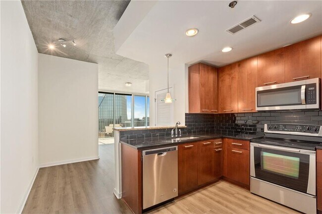 Foto del edificio - 3324 Peachtree Rd NE