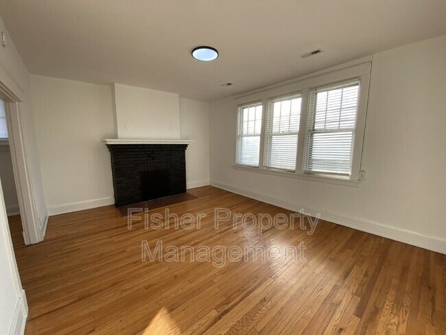 Foto del edificio - 3211 Barton Ave