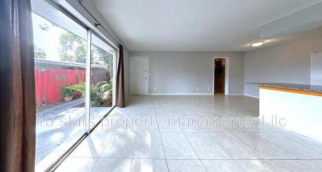 Building Photo - 200 S Betty Ln