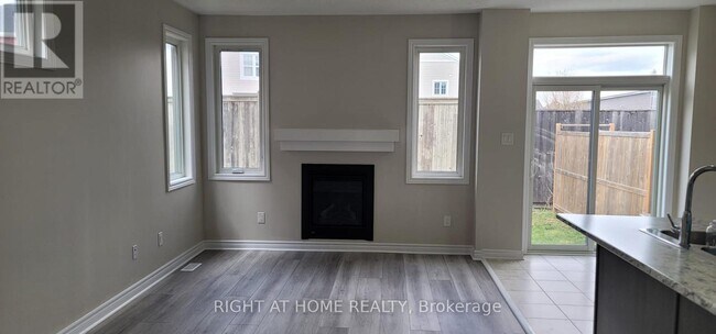 Building Photo - 862 Kilbirnie Dr