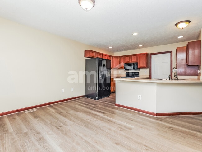 Building Photo - 5692 Cottonwood Ct
