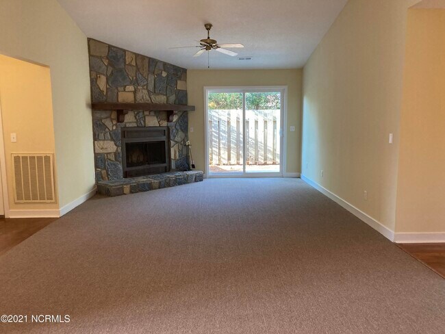Building Photo - 5537 Eagles Nest Dr
