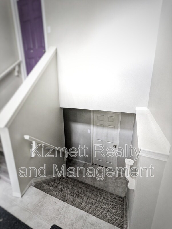 Photo du bâtiment - 2433-232B 32b St NW