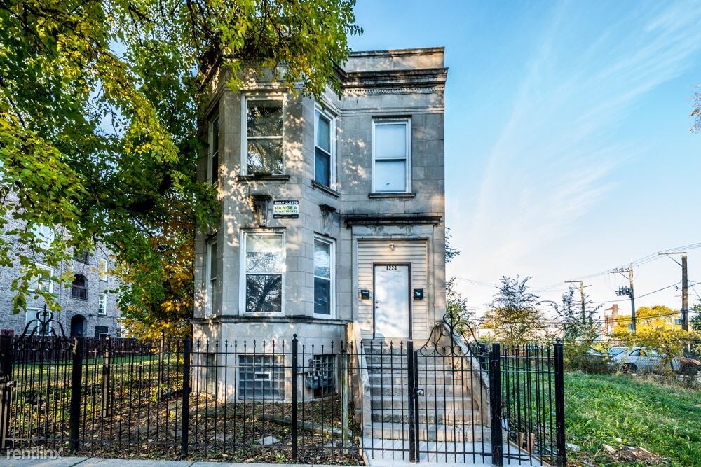 Primary Photo - 4 br, 1.5 bath Apartment - 1224 S Troy St