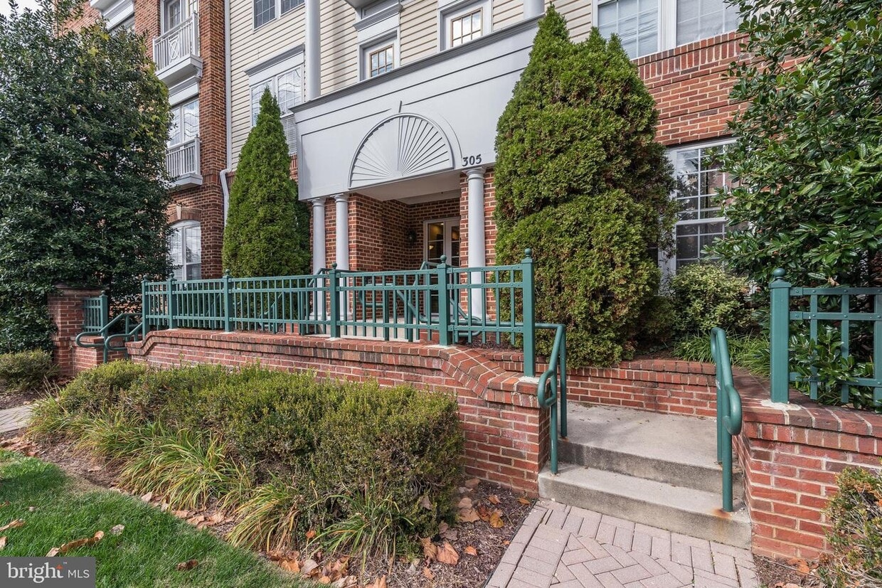 305 Redland Blvd Unit 101, Rockville, MD 20850 Room for Rent in