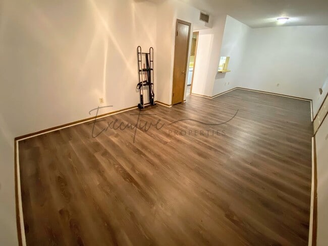 Building Photo - Willows Apartments