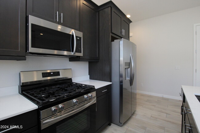 Building Photo - 941 Treasure Trl