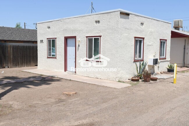 Foto del edificio - 2532 E Adams St