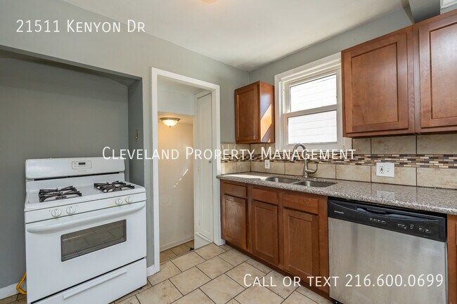 Foto del edificio - 21511 Kenyon Dr