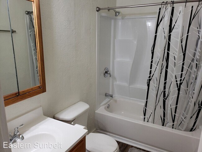 Building Photo - 2 br, 1 bath House - 624 W 15th Street