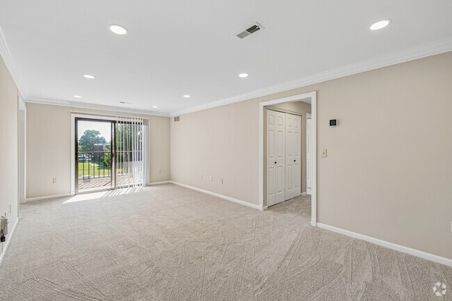 2BR, 2BA - 1,100SF - Living Room - West Chester Place