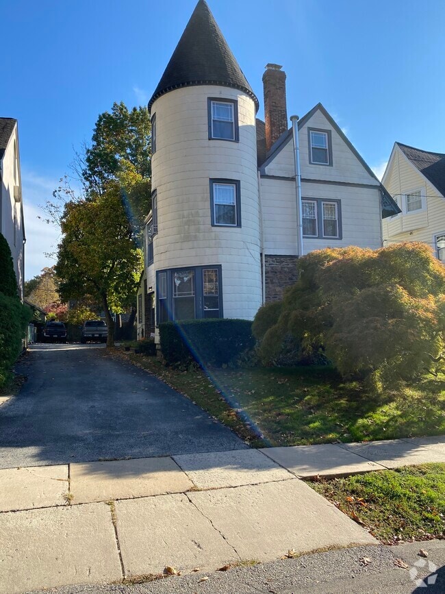 Building Photo - 116 Elmwood Ave