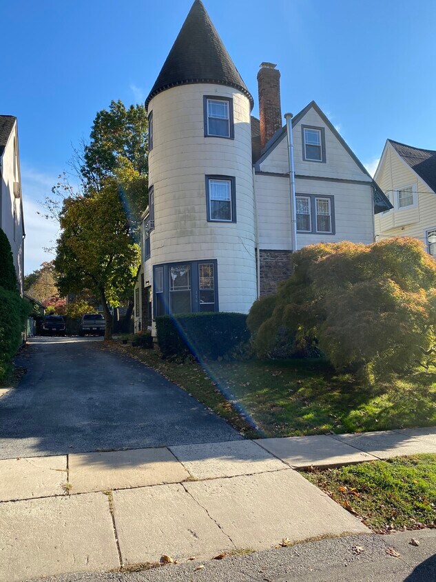Foto principal - 116 Elmwood Ave