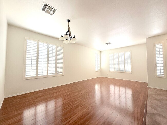 Foto del edificio - 1744 W Frye Rd