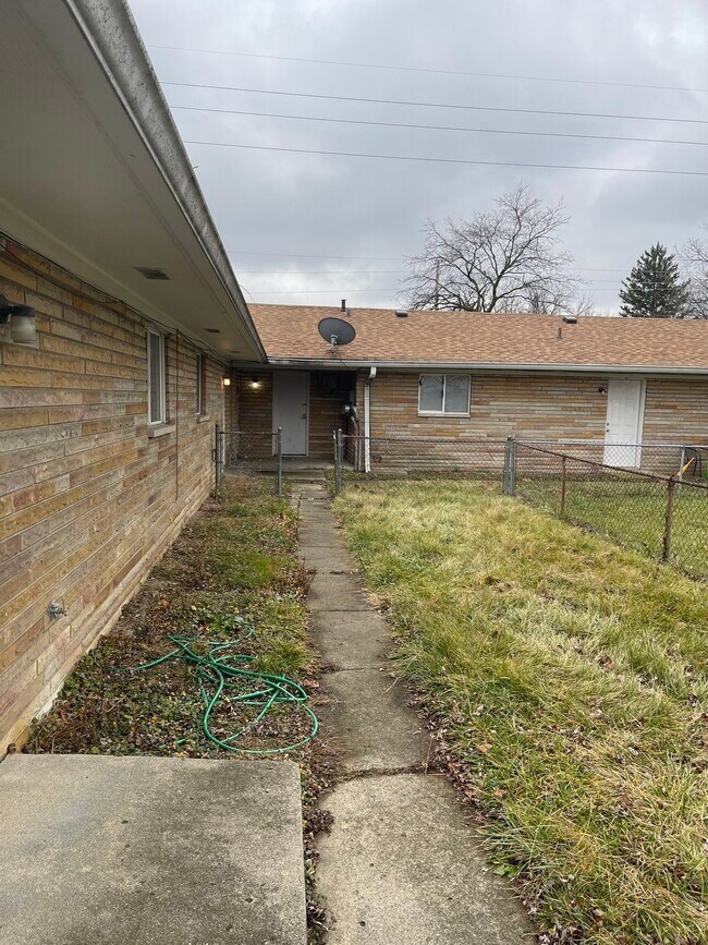 Building Photo - 6 N Campbell Ave