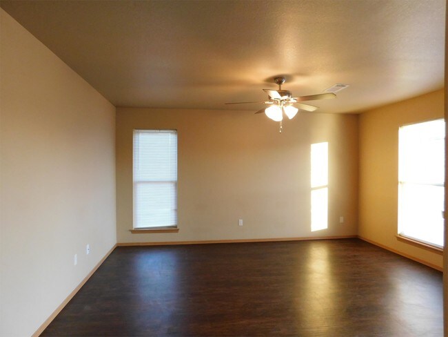 Building Photo - 1470 OK-9