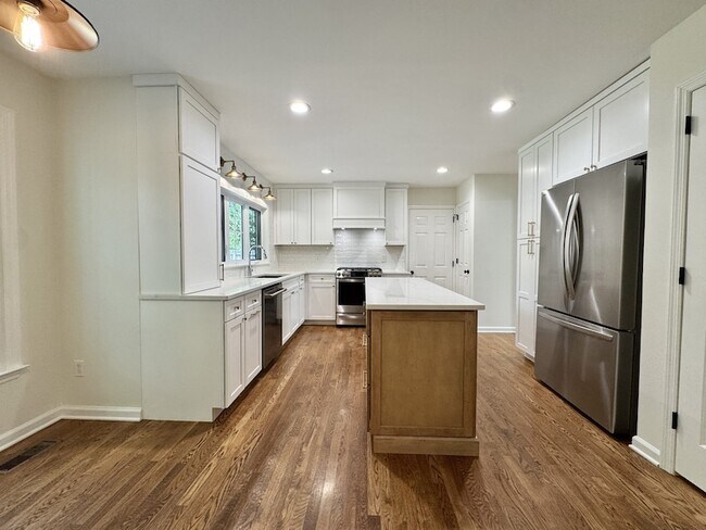 Foto del edificio - 1370 Buckingham Cir