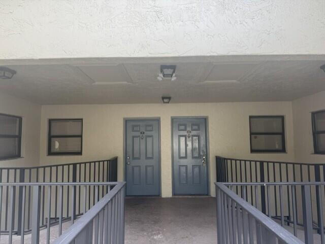 Building Photo - 1495 Lake Crystal Dr