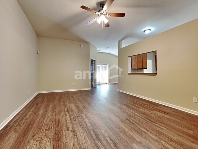 Foto del edificio - 1927 River Rock Rd