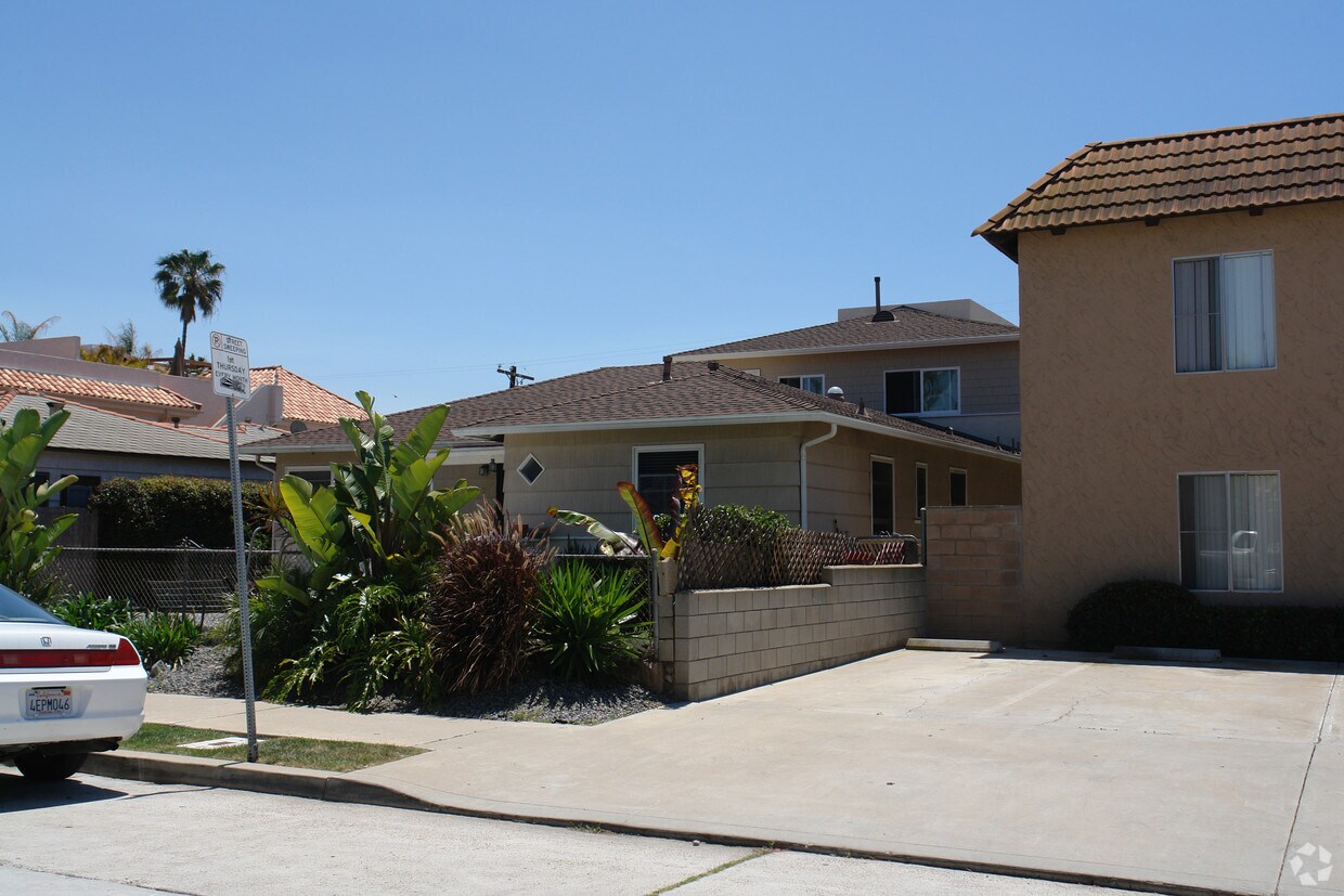 Building Photo - 1059 Sapphire St