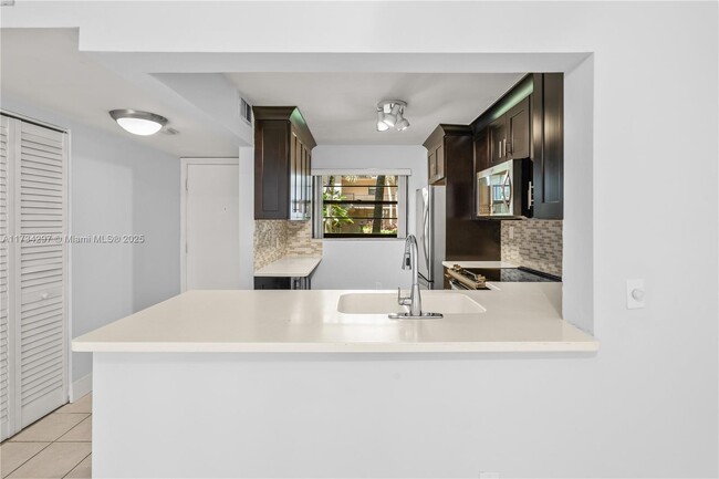 Building Photo - 10855 SW 112th Ave