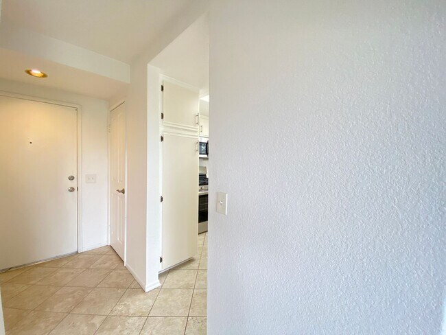 Foto del edificio - Bright 2 Bedroom Condo in Oceanside!