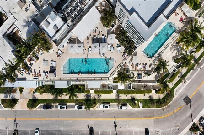 Foto del edificio - 401 N Birch Rd