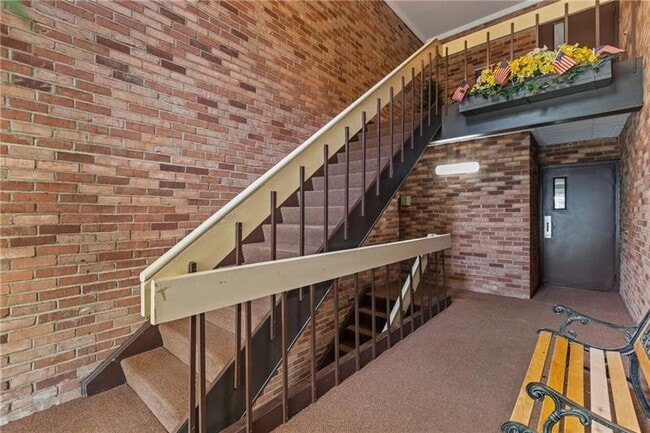 Building Photo - 609 Calais Dr