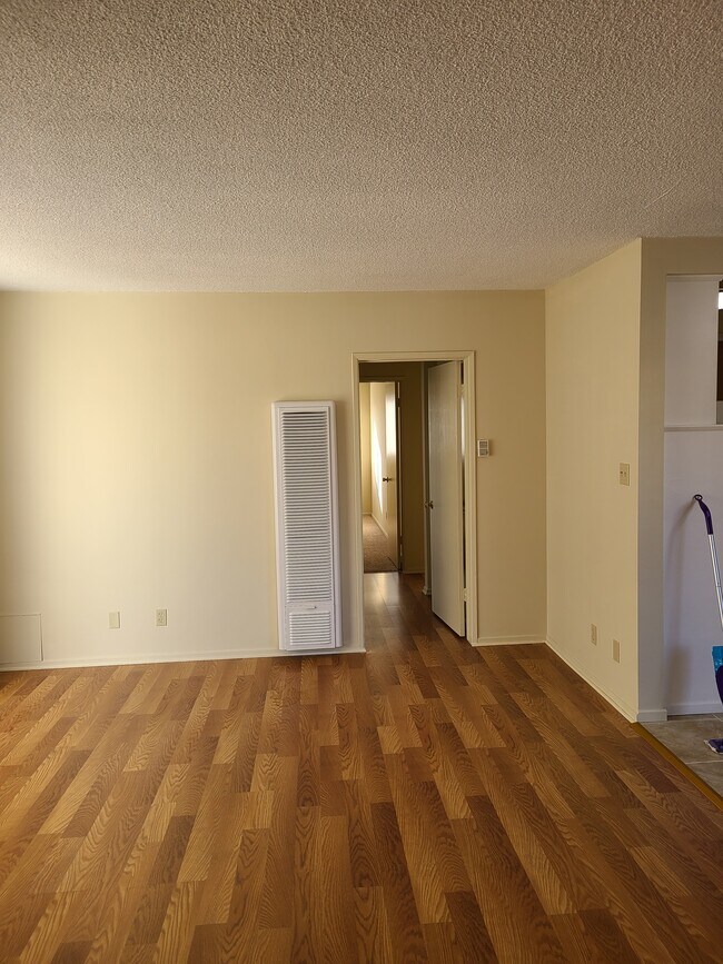 Foto del edificio - 901 Larch St