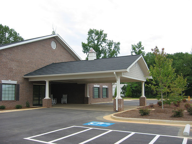 Building Photo - Pine Ridge Apartments