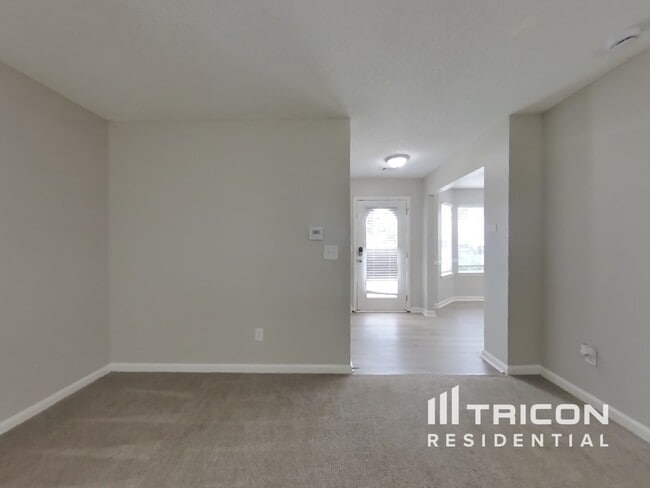 Foto del edificio - 5587 Sapphire Cir