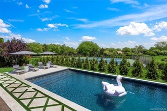 Building Photo - 4 Carriage Ln