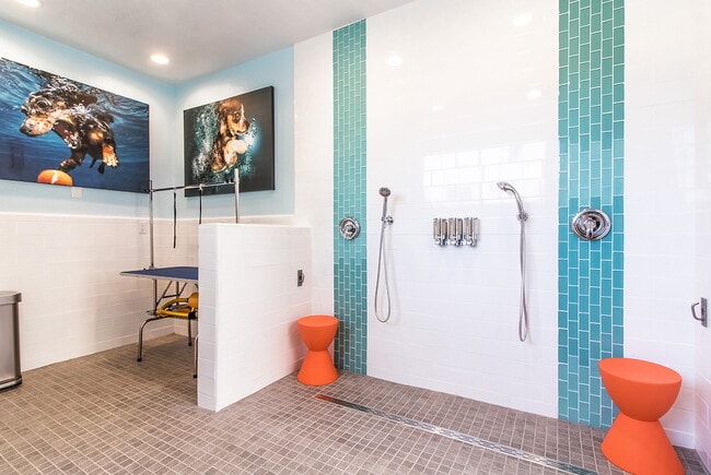 Building Photo - Crow Canyon