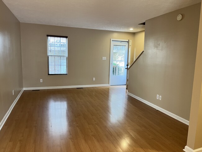 Building Photo - 12 Lake Village Ct