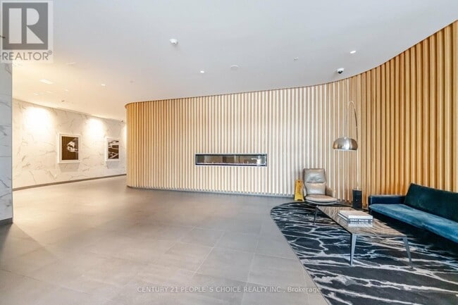 Building Photo - 120-120 Varna Dr