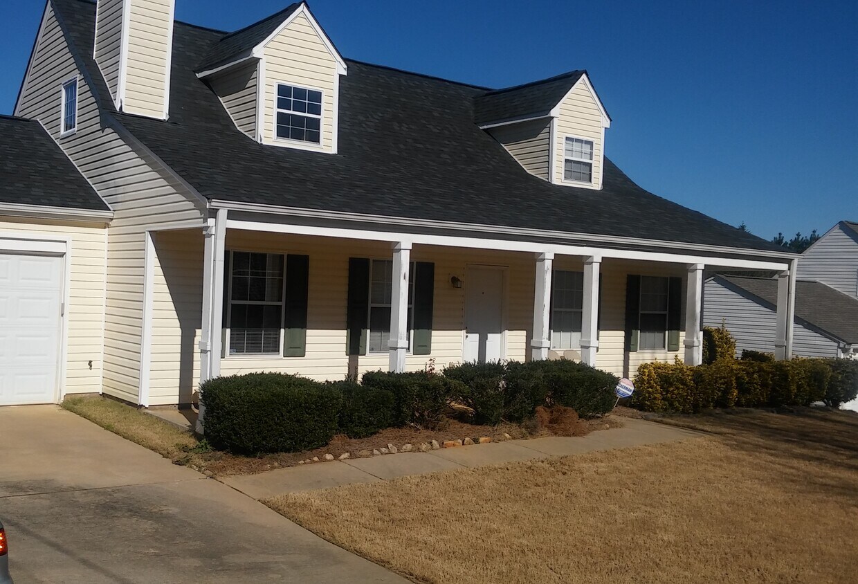 2732 Holly Berry Dr, Ellenwood, GA 30294 House for Rent in Ellenwood