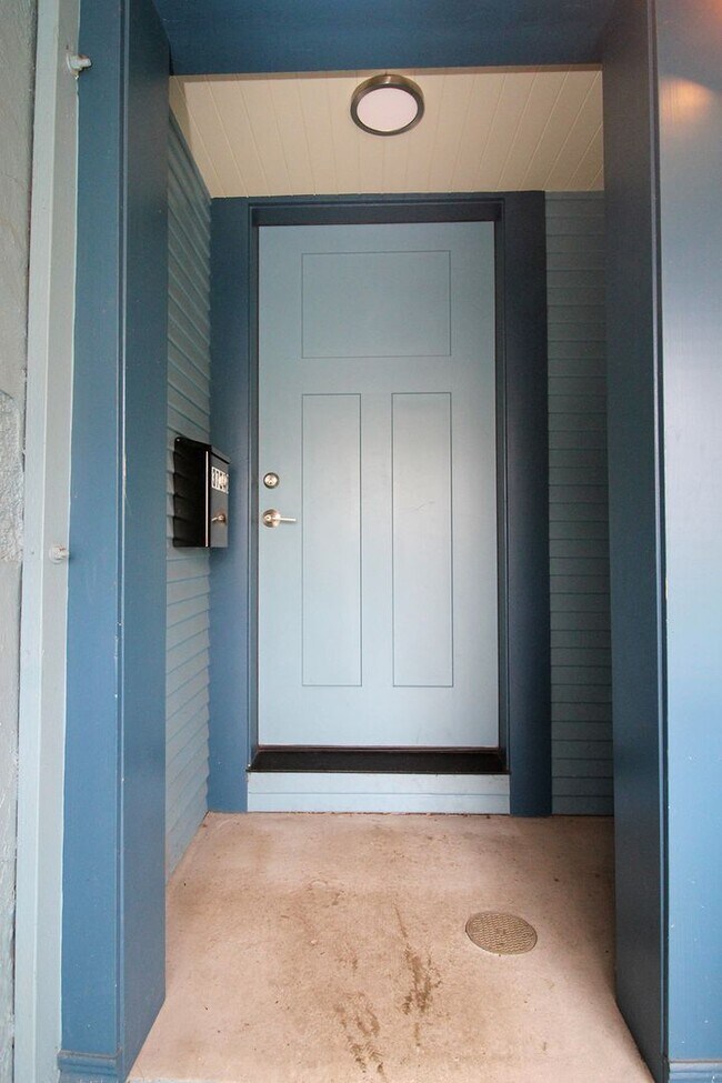 Building Photo - 3734 SE 26th Ave