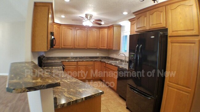 Building Photo - 5600 Hill N Dale Dr