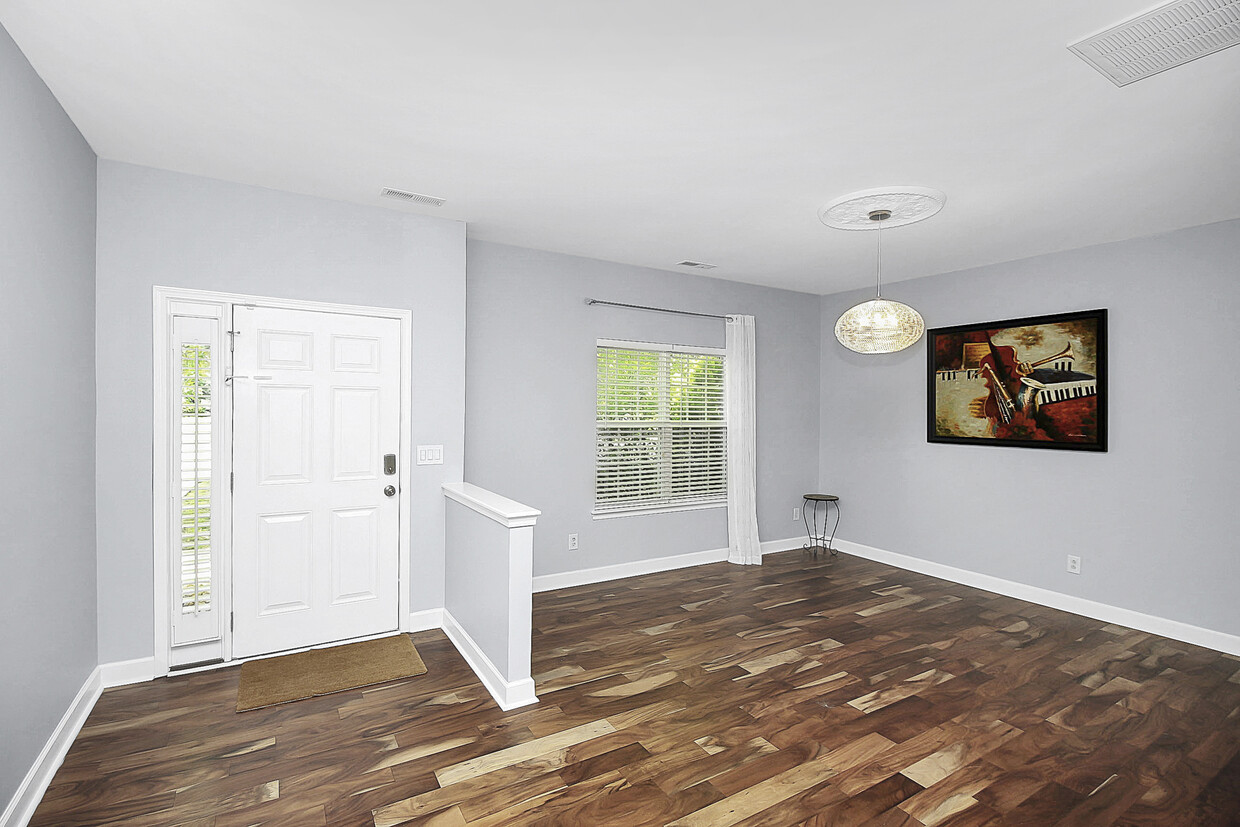 Foto principal - 5713 Falkirk Lane