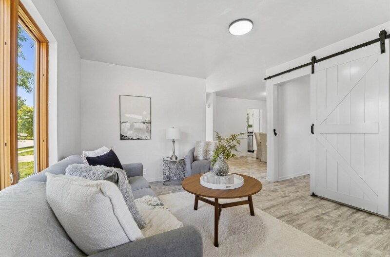 Foto principal - 521 E 2nd St