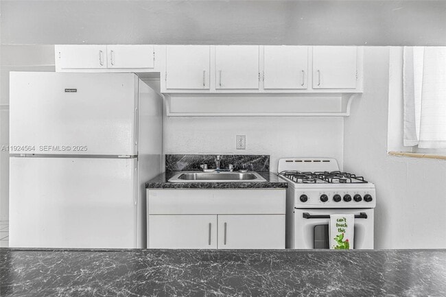 Building Photo - 1850 Meridian Ave